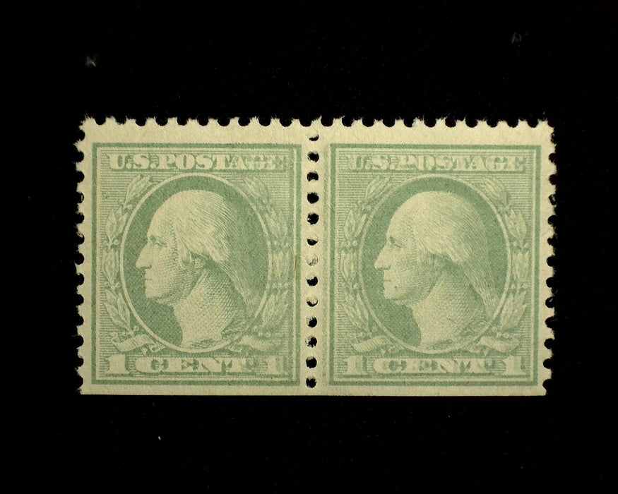 #525 MNH 1 cent Green Straight edge horizontal pair with double impression on right stamp Cat $90.00 F/VF US Stamp